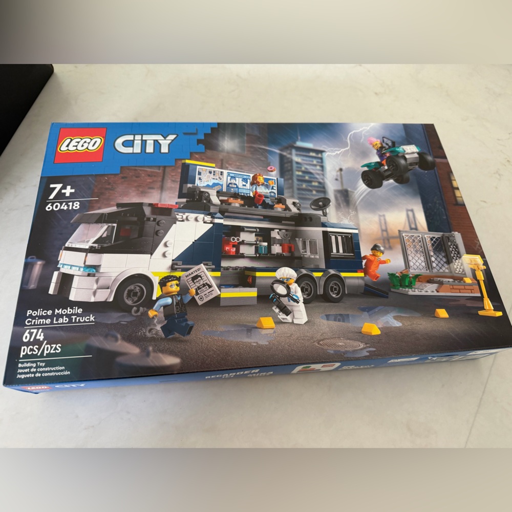 LEGO City Police Mobile Unit with Figures